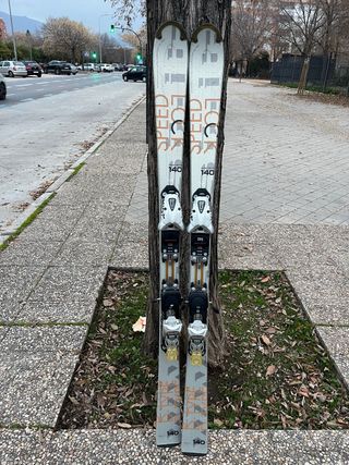 Esquís de competición SPEED 140