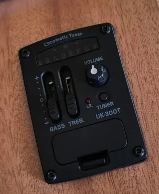 Bajo Ukelele Harley Benton + Funda