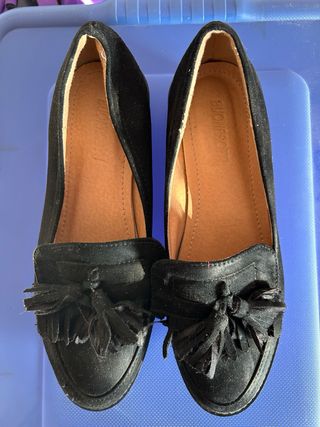 Mocasines negros ante con flecos talla 38