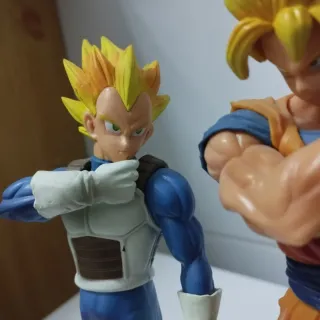 Figuras Goku y Vegeta
