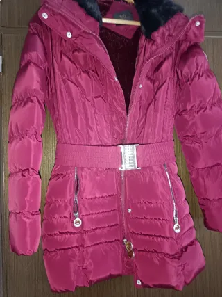 Chaquetón de nieve burdeos y negro