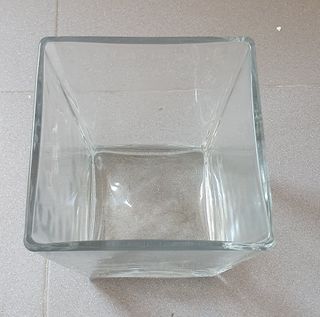 Jarrón cuadrado de cristal transparente