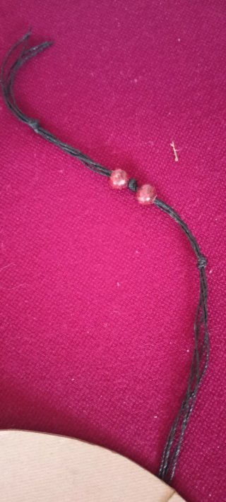 Collana etnica con perline e piume
