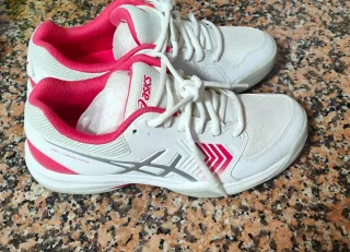 Zapatillas Asics Blancas y Rojas