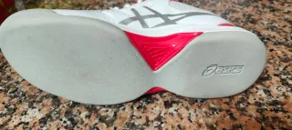 Zapatillas Asics Blancas y Rojas