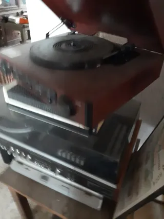 Lote Tocadiscos Vintage Marrón y Negro