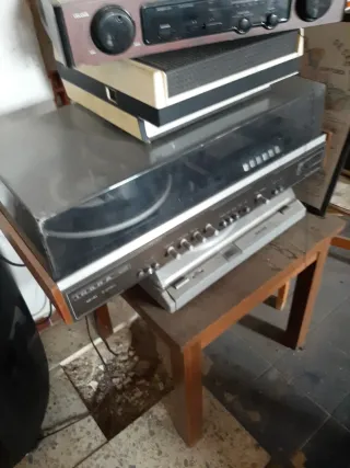 Lote Tocadiscos Vintage Marrón y Negro