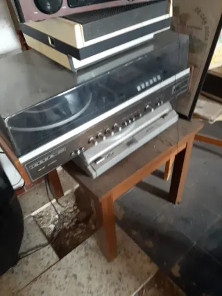 Lote Tocadiscos Vintage Marrón y Negro