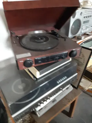 Lote Tocadiscos Vintage Marrón y Negro