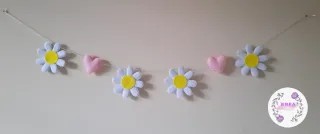 Banner con margherite e cuori rosa