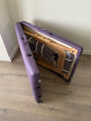 Camilla plegable Quirumed, color lila.