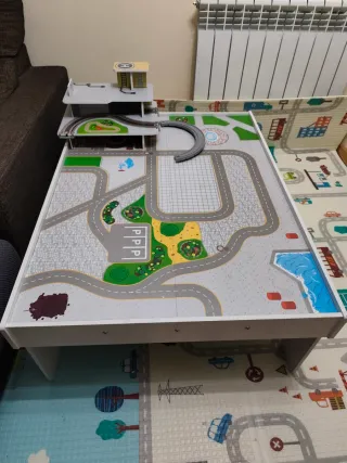 Mesa para trenes de madera