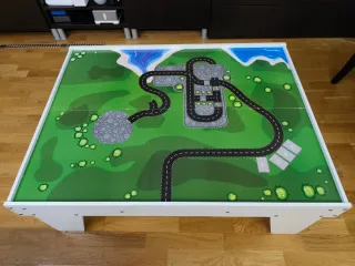 Mesa para trenes de madera