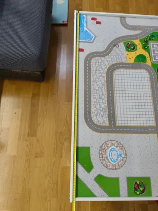 Mesa para trenes de madera