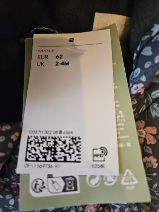 Mono de bebé invierno floral, sin estrenar