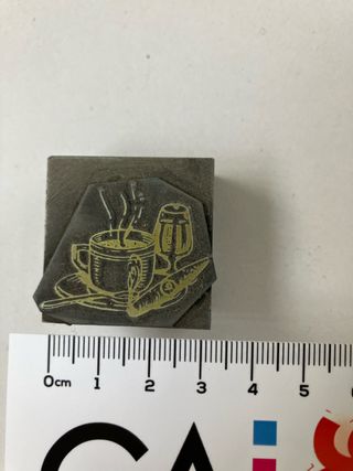 Cliche antiguo imprenta taza café