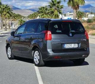 Peugeot 5008 2013