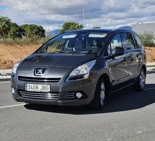 Peugeot 5008 2013