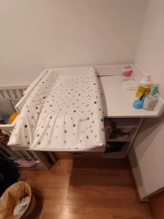 Cambiador bebé con cajones y estantes