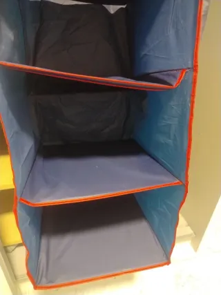 Colgador de  plástico para armario