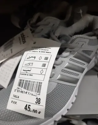 Zapatillas Adidas Grises y Blancas