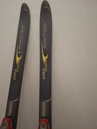 Esquís carving Fisher 178 y ataduras.