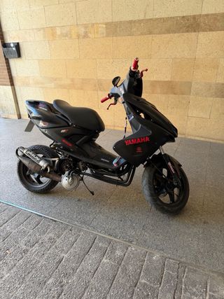 Yamaha Aerox Negra