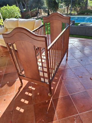 Cuna de madera