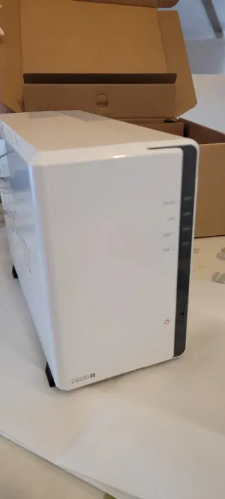 Synology DS220j NAS