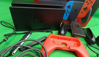 Nintendo Switch con caja y soportes