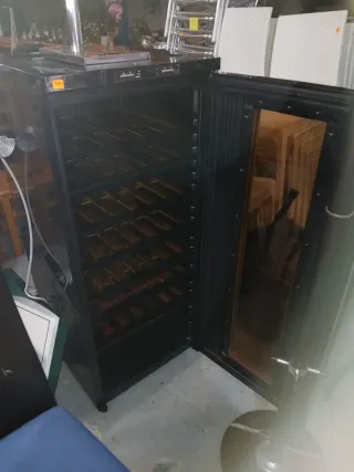 Vinoteca 60 botellas marca Saivod