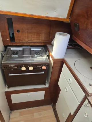 Velero Galileo amarillo