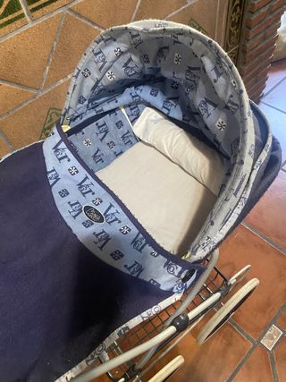 Carrito de muñecas clásico