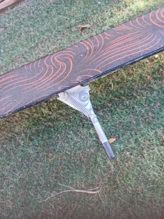 Monopattino nero e arancione