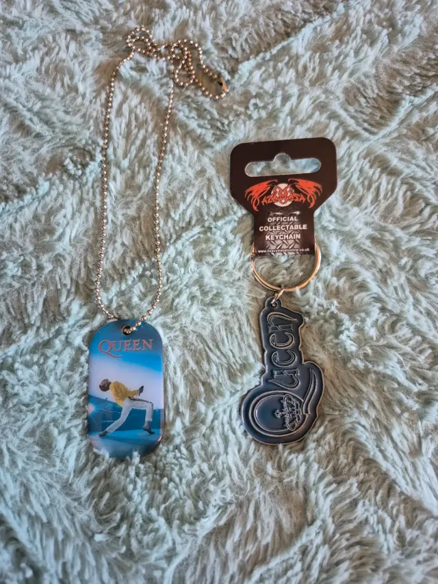 Queen Colar e Porta-chaves