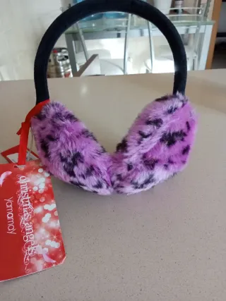 Tapa orejas peludas morado leopardo