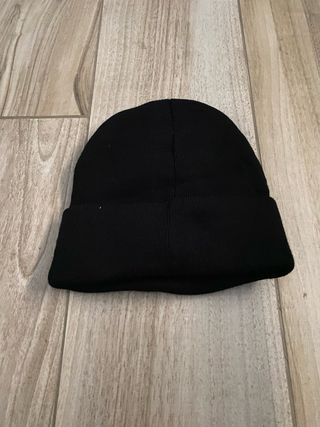 Berretto Ami Paris nero con cuore rosso