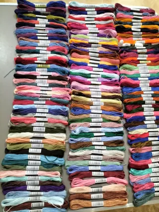 Lote 150 madejas hilo bordar marca blanca