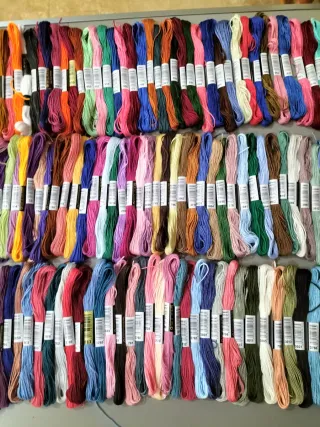 Lote 150 madejas hilo bordar marca blanca