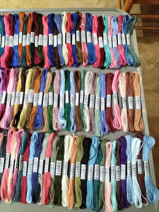 Lote 150 madejas hilo bordar marca blanca