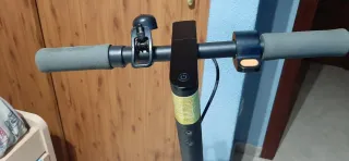 Monopattino Elettrico Nero + Casco