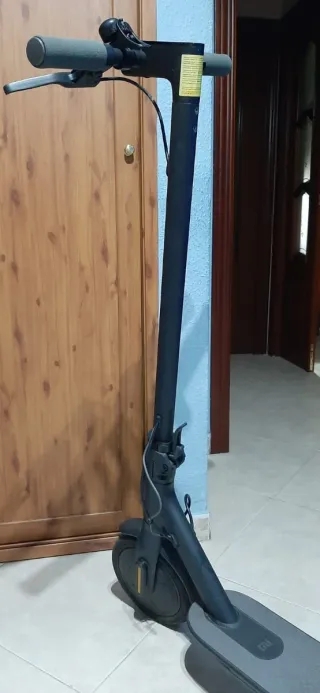 Monopattino Elettrico Nero + Casco