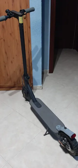 Monopattino Elettrico Nero + Casco