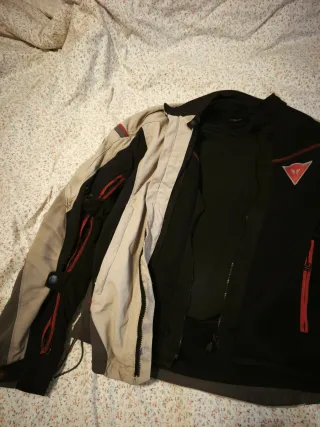 Chaqueta de moto verano Dainese.