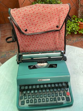 Máquina de escribir Olivetti Lettera 32