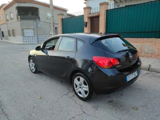 Opel Astra 2012