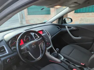 Opel Astra 2012