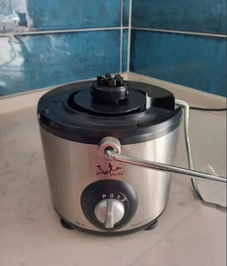 IDEA REGALO. Licuadora-exprimidora y batidora.