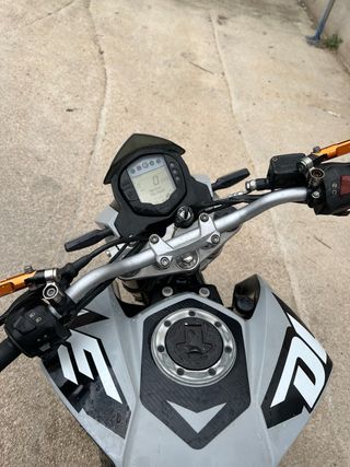 KTM Duke 125 Gris