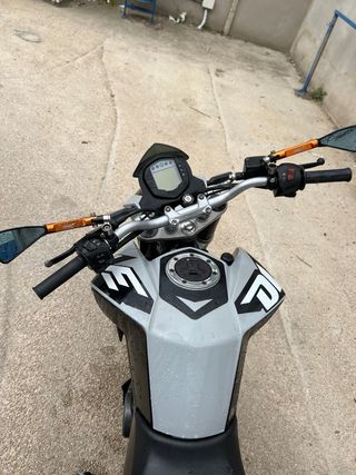 KTM Duke 125 Gris
